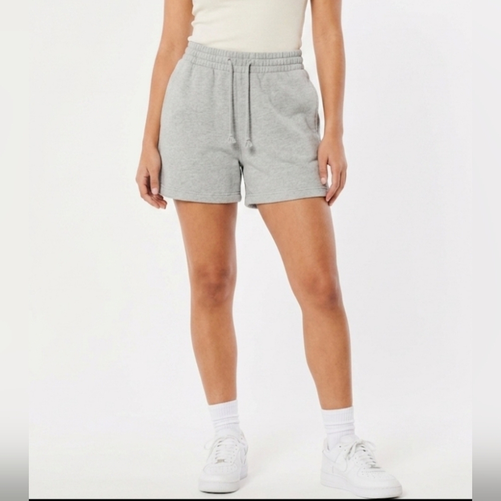 🌷Aritzia TNA Extra Fleece Boyfriend Shorts in Grey🌷size:S